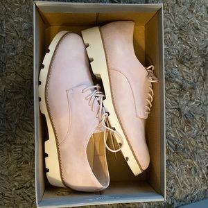 NEW! Size 9 Women’s Oxford shoes — tag still on the bottom. Dusty pink